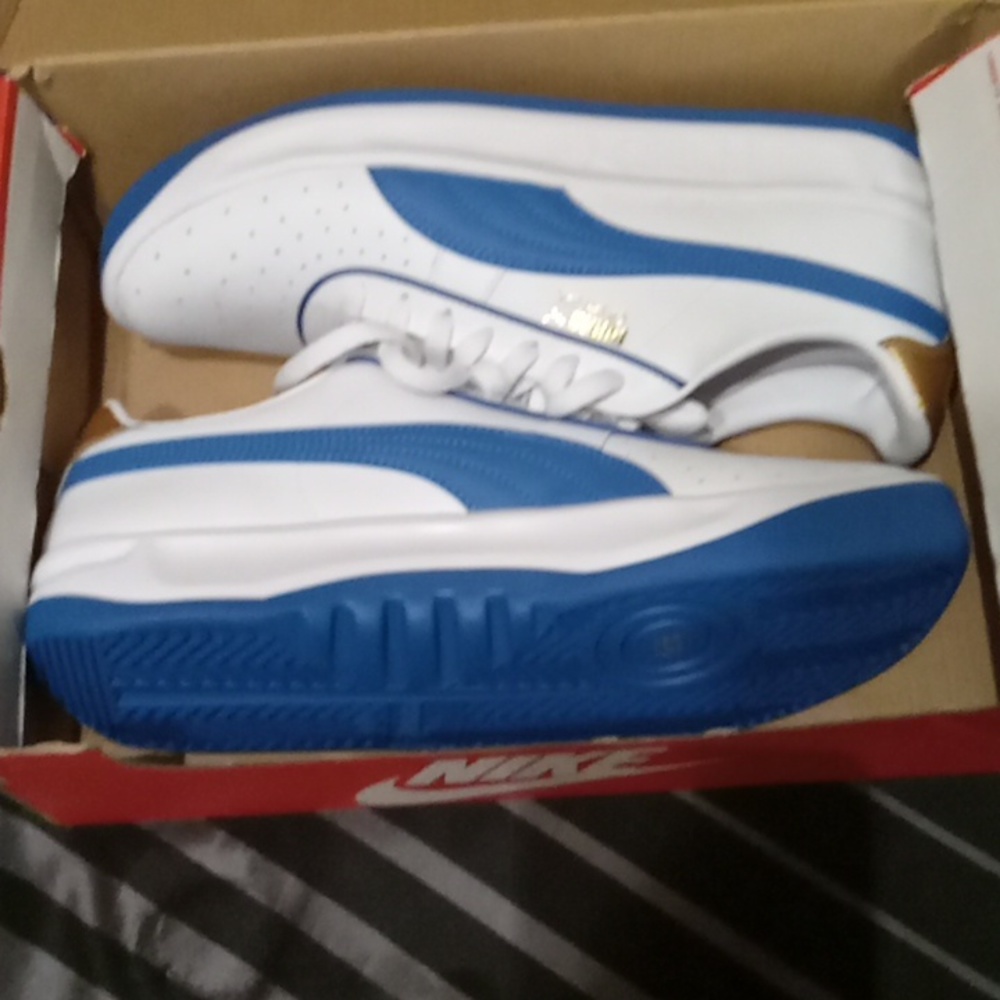Mens 11.5 baby blue pumas new condition